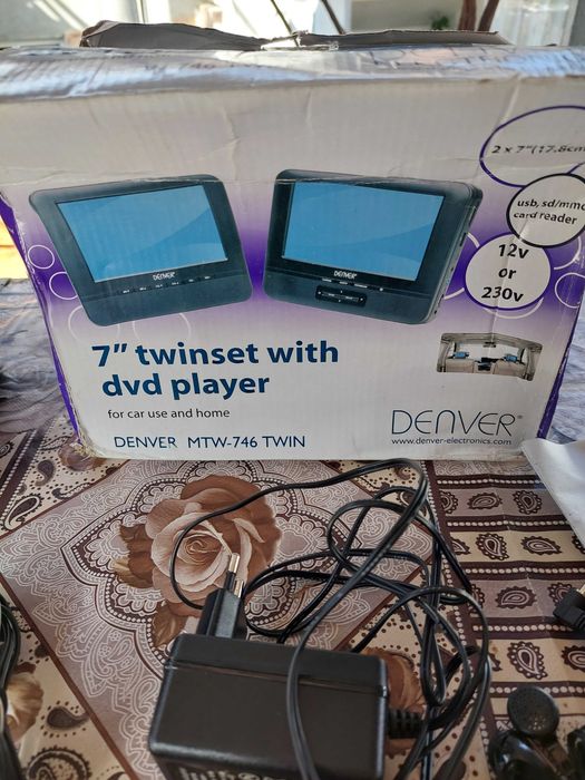 Монитори за подглавници за кола .