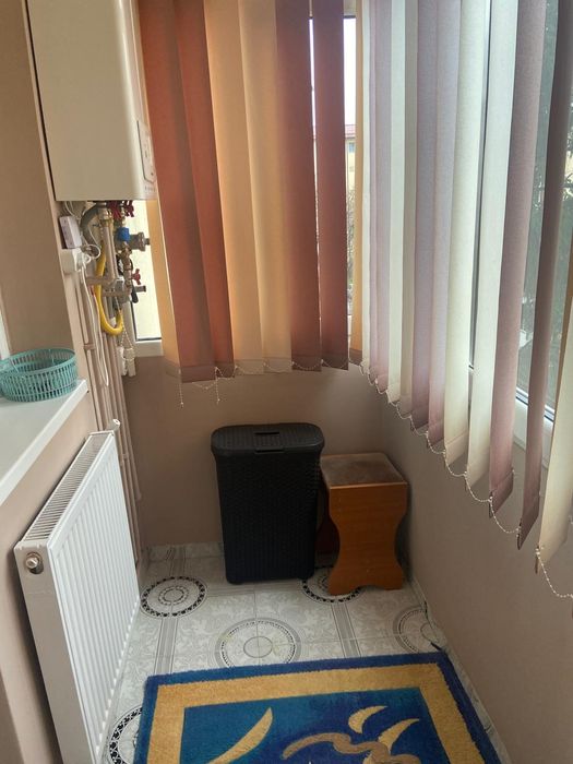 Închiriez apartament cu 2 camere