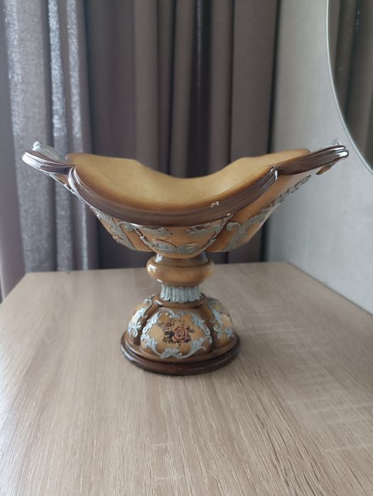 Конфетница на ножке