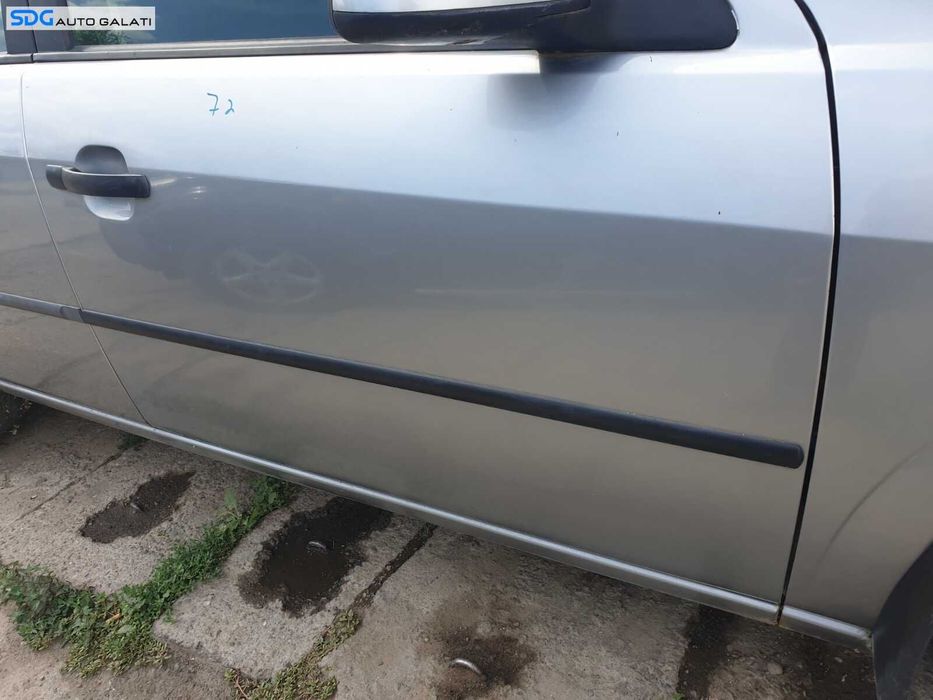 Bandou Ornament Plastic de pe Usa Portiera Dreapta Fata Ford Mondeo MK 3 2001 - 2007