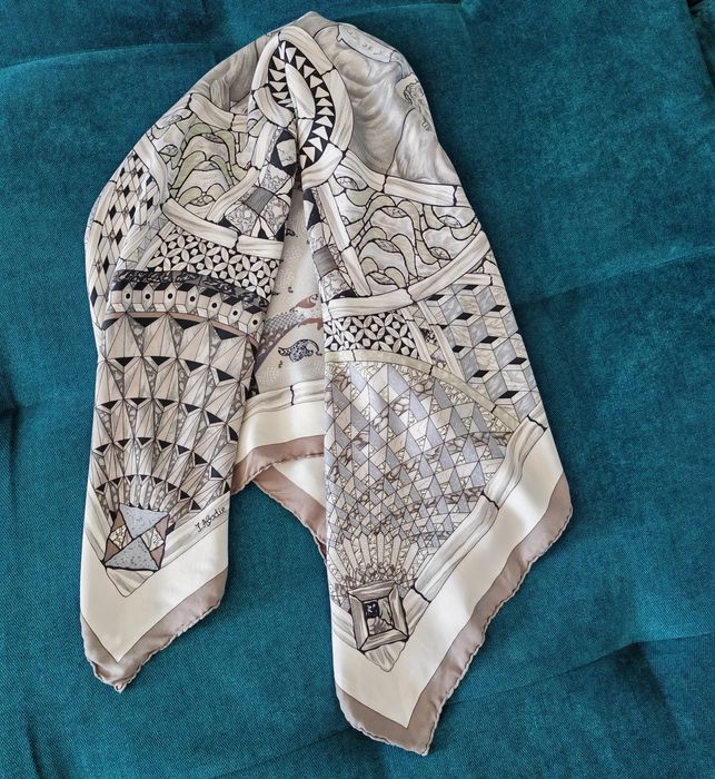 Vând eșarfă Hermes originală