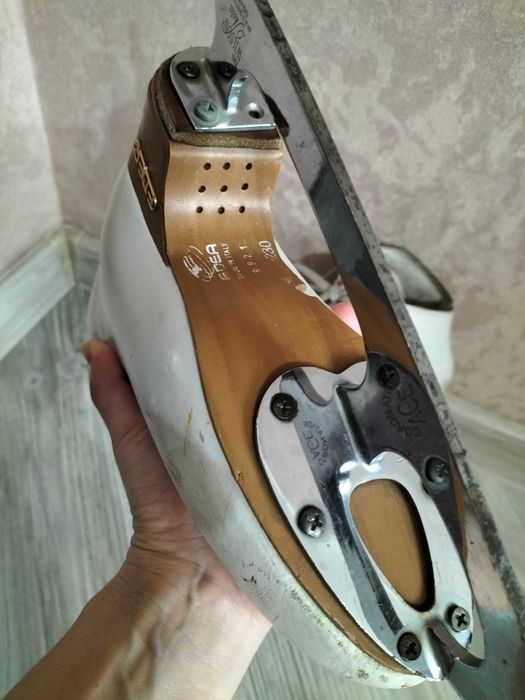 Продам коньки Едея Chorus 230