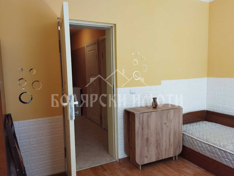 Дава се под наем Едностаен апартамент в Велико Търново, Център - 40 кв.м за 204 € - Снимка #1