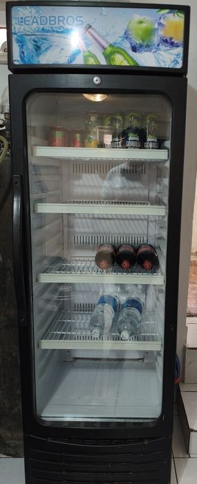 Холодильник ветринна