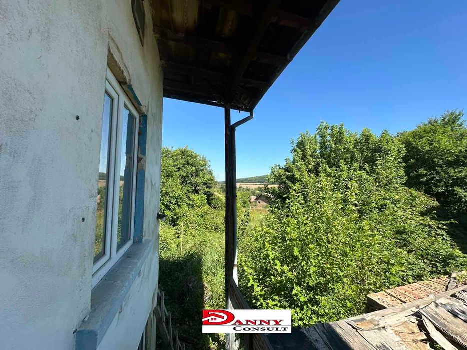 Къща с 1700 кв.м. двор в с. Мусина, обл. Велико Търново