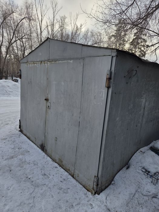 Металлический гараж.