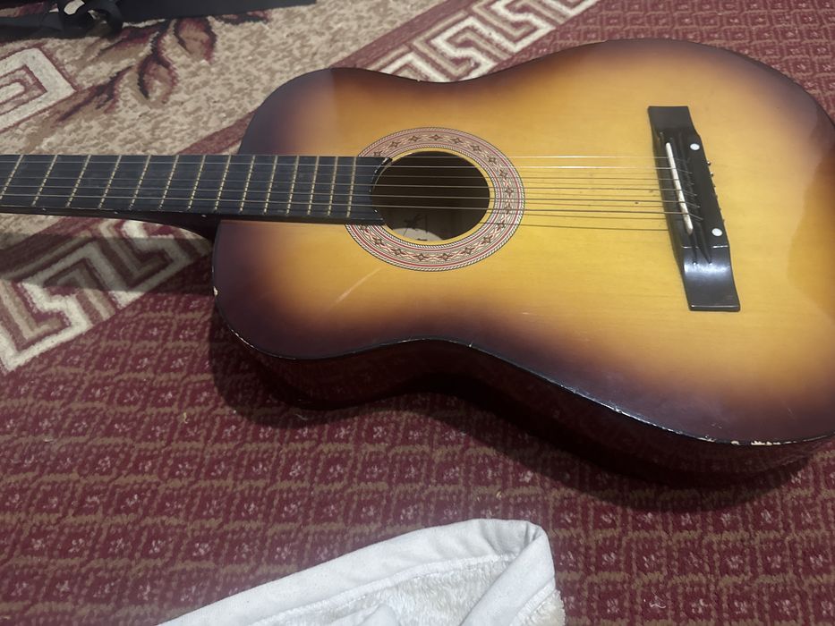 Гитара старая отдам за 10к