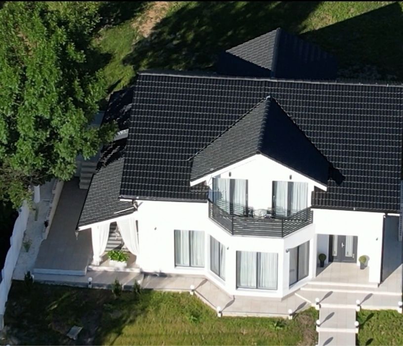 Vand  vila in petrila