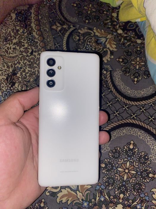 Samsung galaxy A82