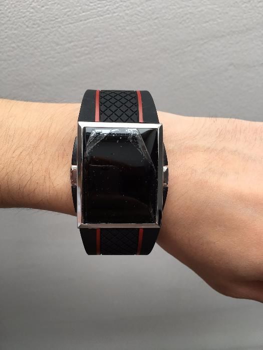 Ceas LED rosu digital nou