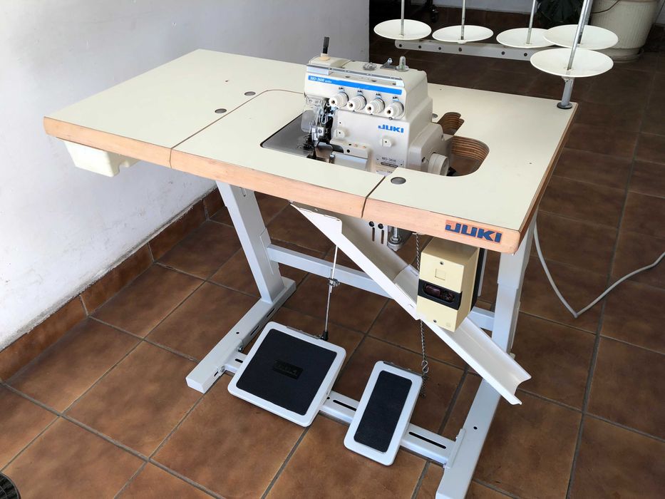 Masini de cusut industriale triploc juki