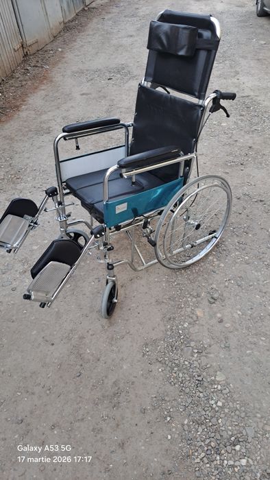 Vand scaun cu rotile putin folosit,include bazinet