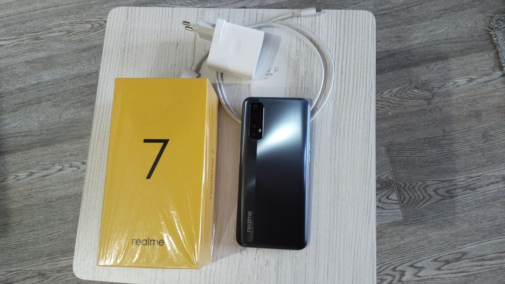 Смартфон Realmi 7