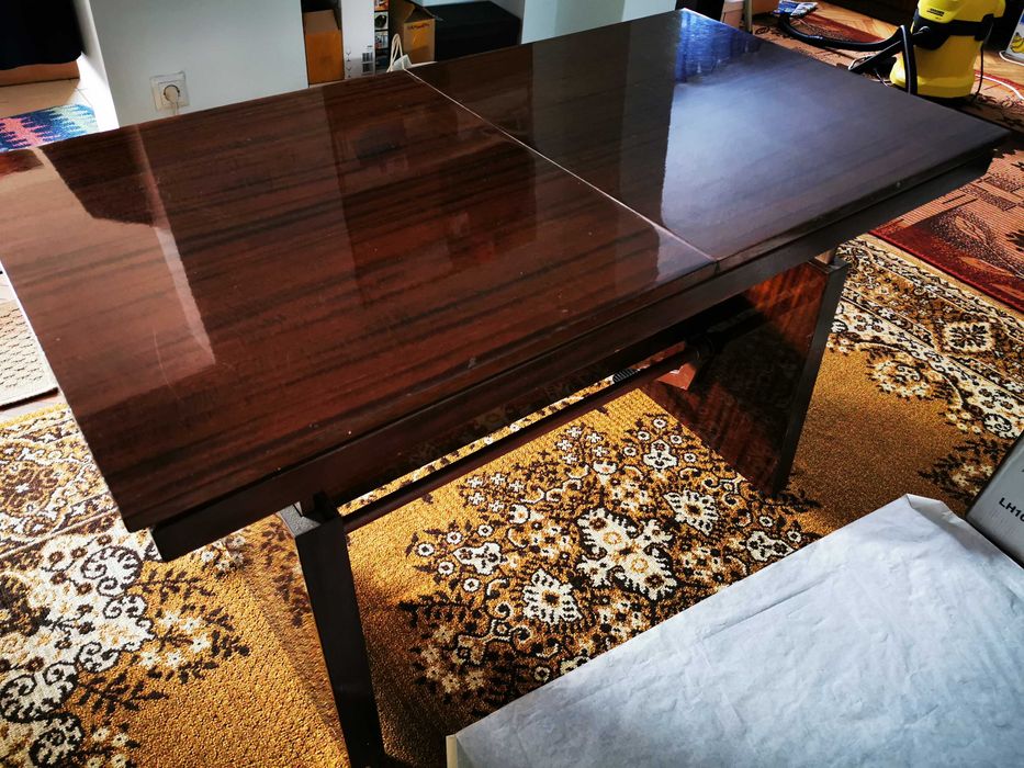 Холна маса на две нива