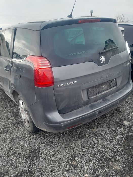 Продавам пежо 5008 на части