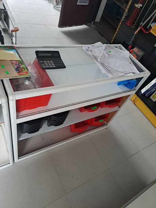 Витрини вис.80см.шир 100см. И дълбочина.35см.