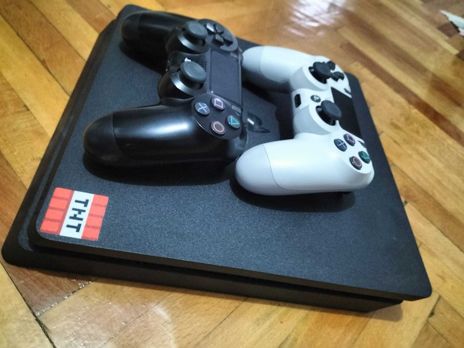Vând Play station 4