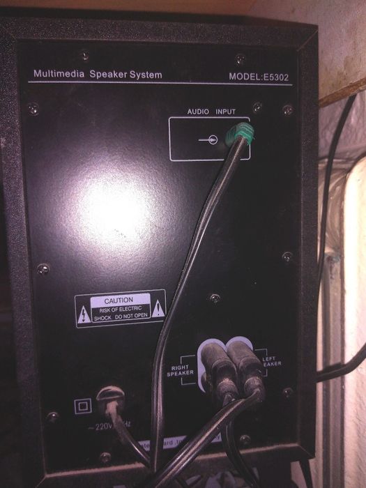 Продам сабвуфер, акустическую систему : усилитель с двумя колонками: 10 ...