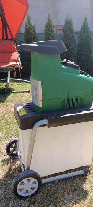 Vând tocător de crengi și resturi vegetale