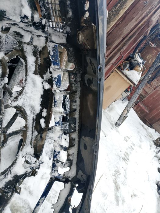 Бампер передний, телевиз, передок.