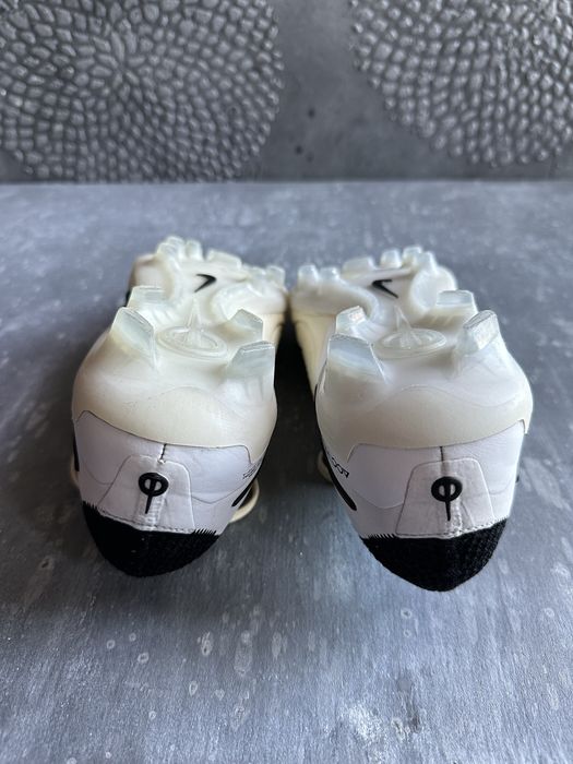 Профессиональные бутсы Nike