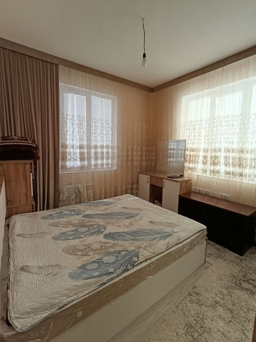 Uy sotiladi 2-etaj 3 xonali 9 etajka Chirchiq 2-mikrarayon