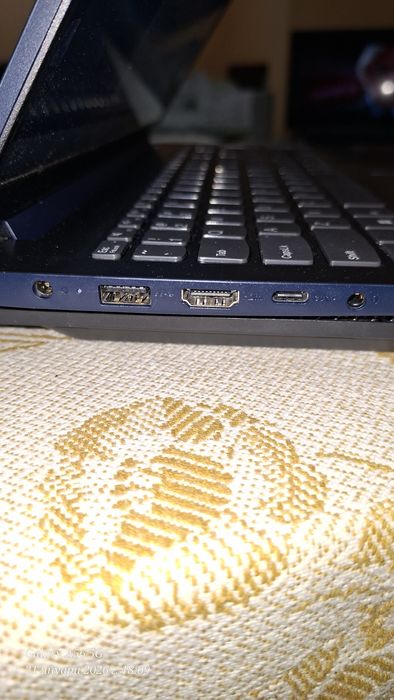 Лаптоп LENOVO idea pad 1i