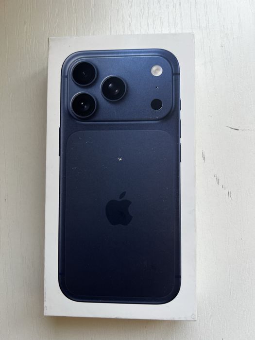 Cutie ambalaj iphone 17 pro deep blue