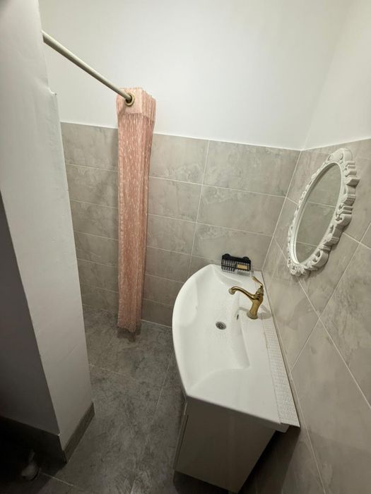 1 комнаталы времянка жалға беріледі.