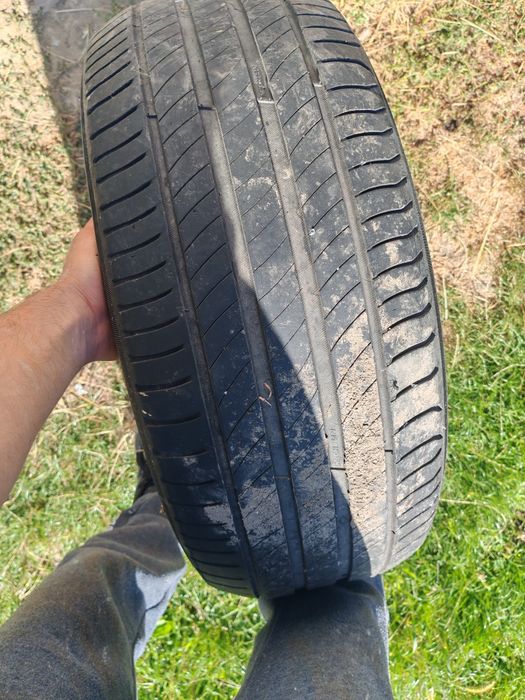 Vând cauciucuri pentru bmw