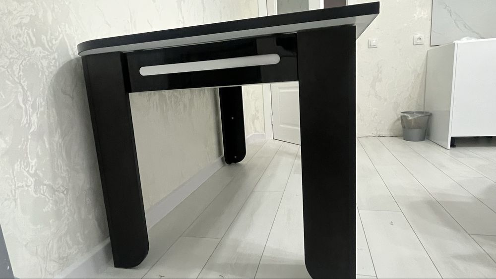 Стол виде бабочки