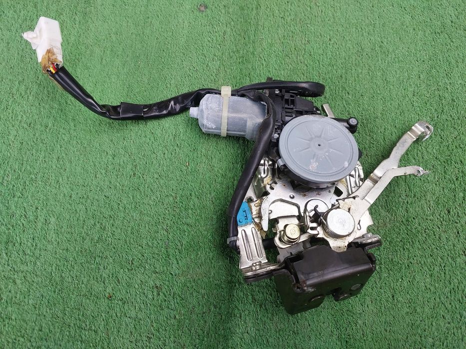 Замок багажника Toyota 4RUNNER