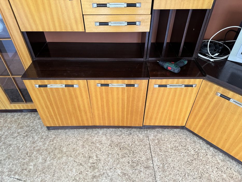 Секция, състояща се от 14 части