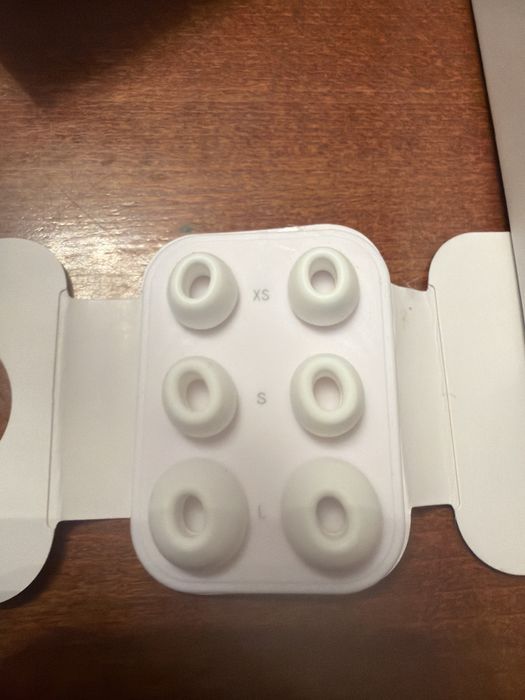 Чисто нови AirPods Pro