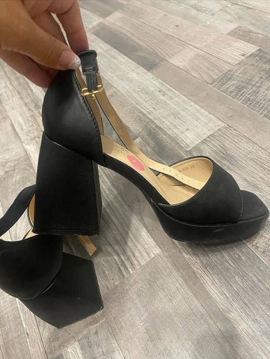 Сандали 38 номер