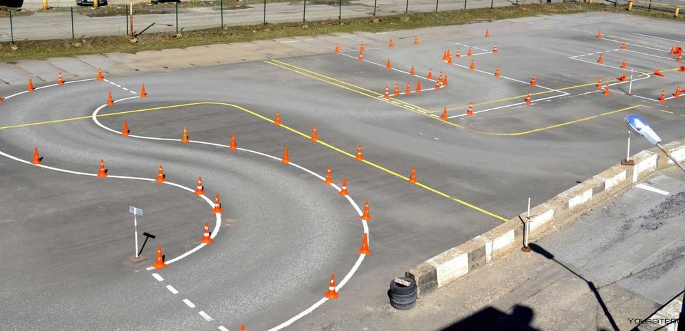 Русский  Инструктор  по автовождение.