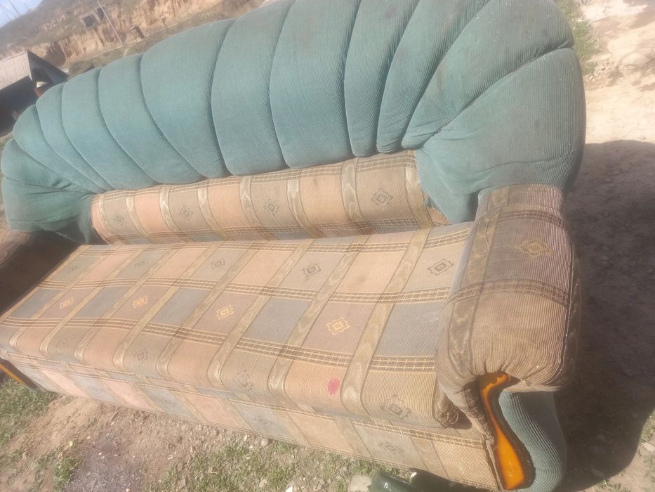 Срочно продам диван.