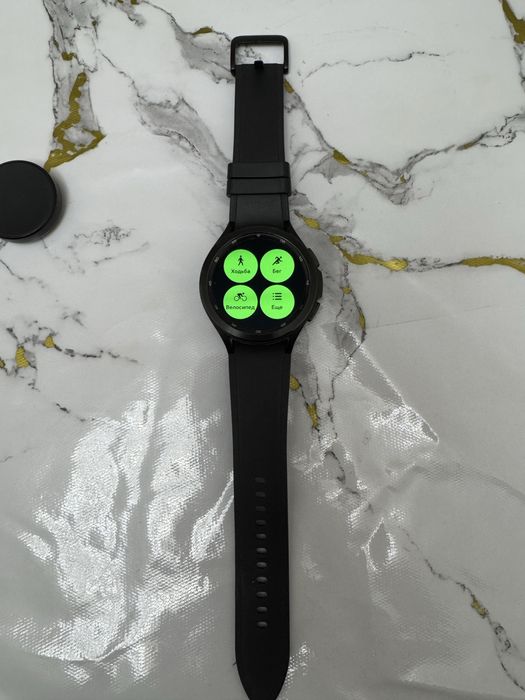 Galaxy Watch 4 Classiic 46 mm в отличном состоянии