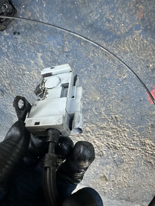 Broasca capota stanga dreapta mercedes w212 c207 w204 glk