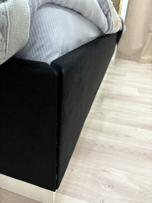 Продам двухспальную кровать с матрасом