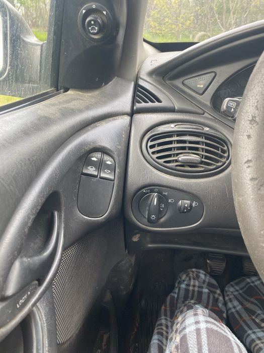 Vand Ford Focus PENTRU PIESE