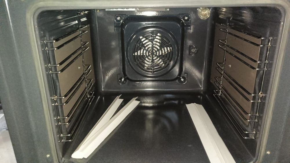 Продается кухонная плита Kaiser!!(новая)