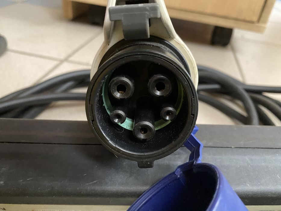 Штатное зарядное устройство Nissan Leaf