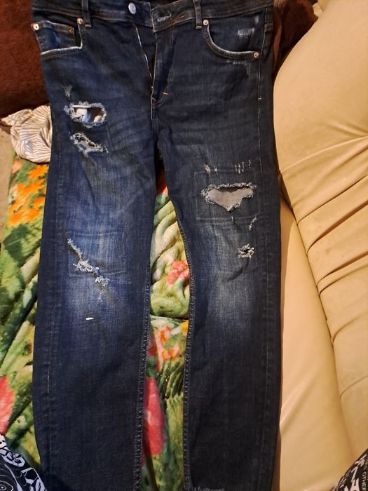 Blugi rupți zara  mărimea 44