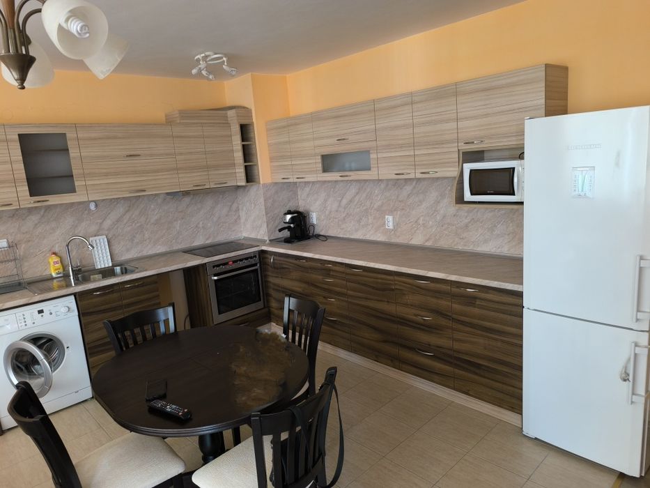 Дава се под наем Двустаен апартамент в Враца, Квартал 72 - 70 кв.м за 420 € - Снимка #3