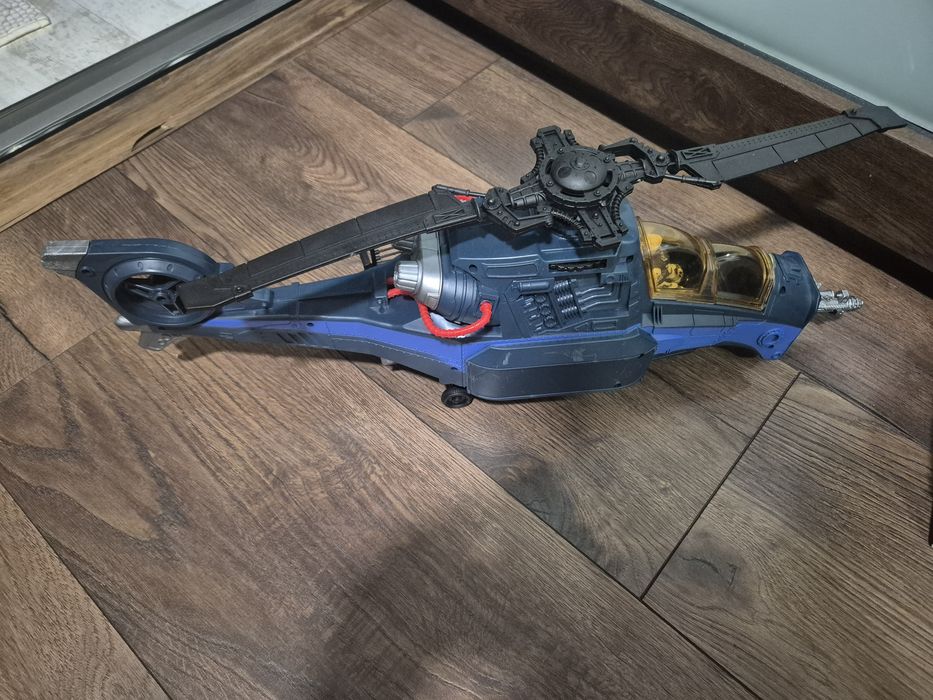 Elicopter si masinuta de tractare