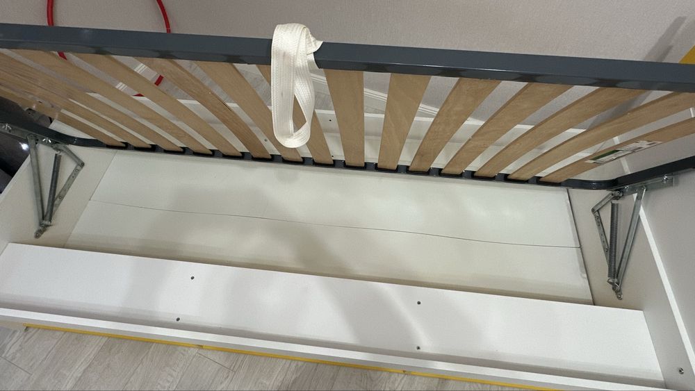 Кровать детская с подьемным механизмом в отличном состоянии