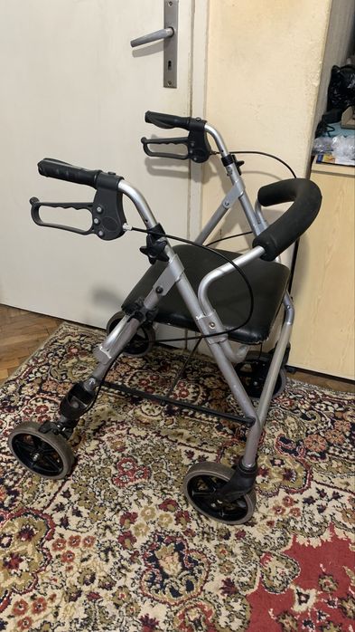 Ролатор / проходилка за възрастни/