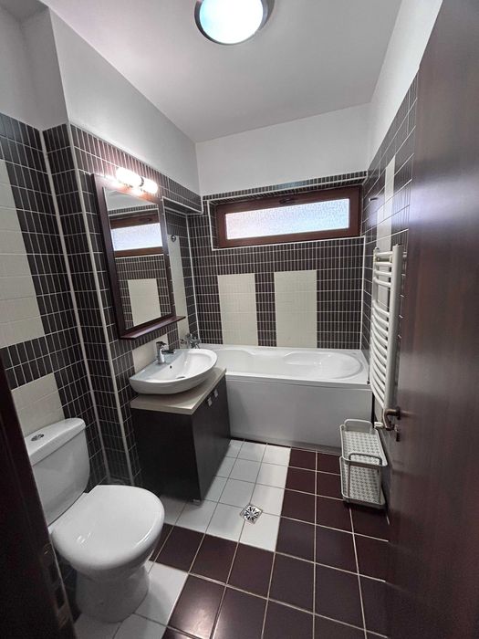 Apartament 3 camere de vanzare