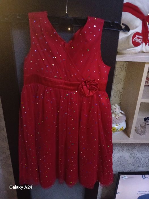 Продам нарядные платья